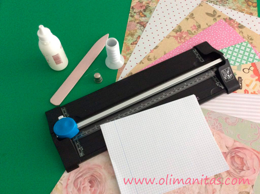 Materiales necesarios para hacer una libreta de notas en scrapbooking