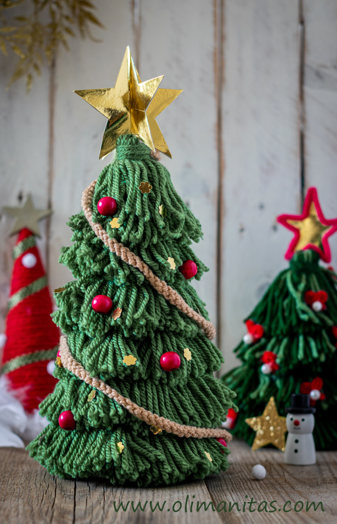 Como decorar un árbol de Navidad de borlones