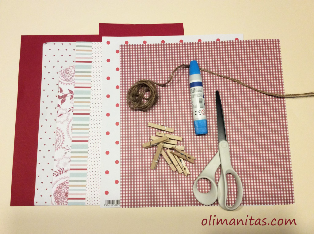 Materiales necesarios para hacer unas pinzas para fotos para el día de San Valentín.